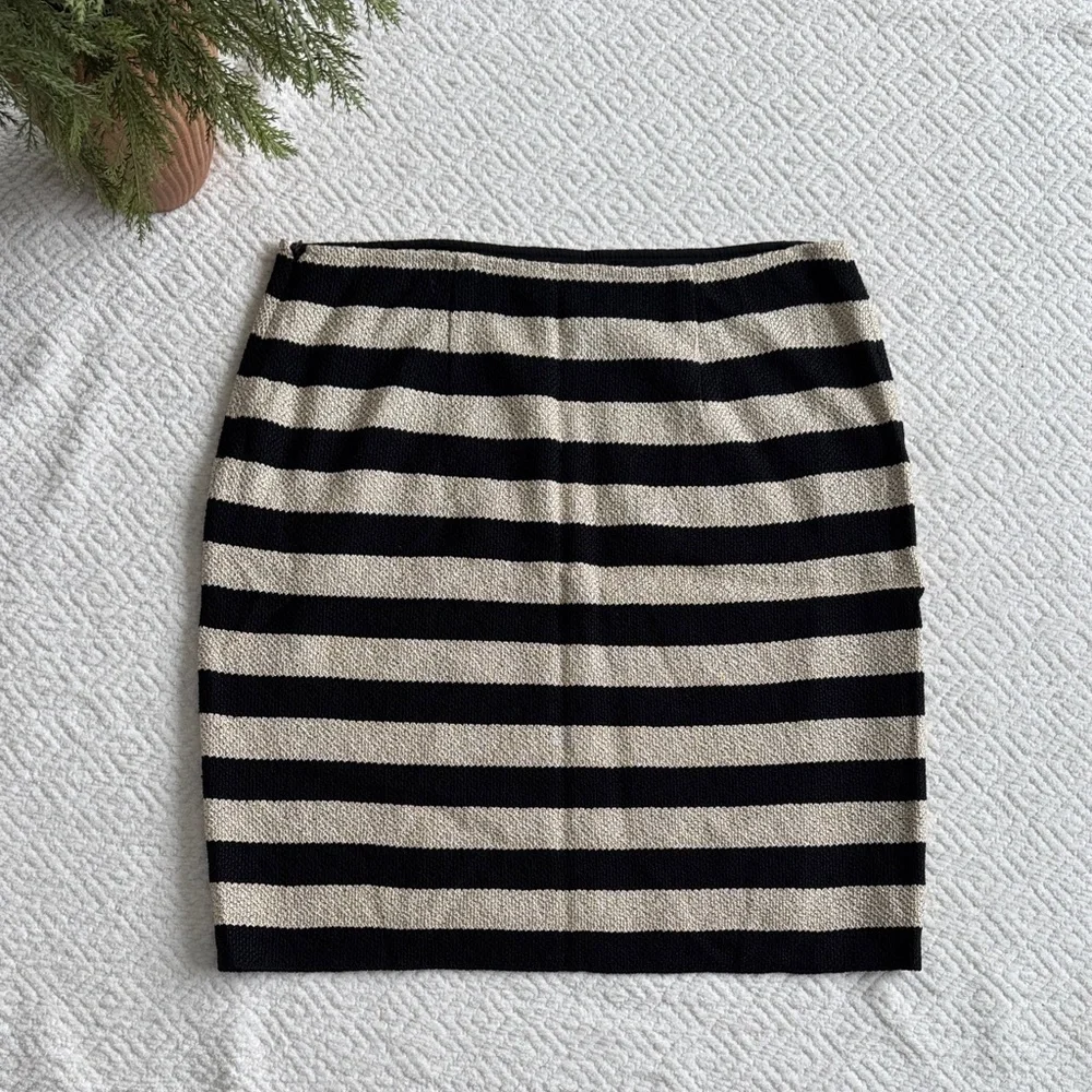 NWOT St. John Knits Pique Knit Striped Straight Skirt in Caviar/Sand sz 10